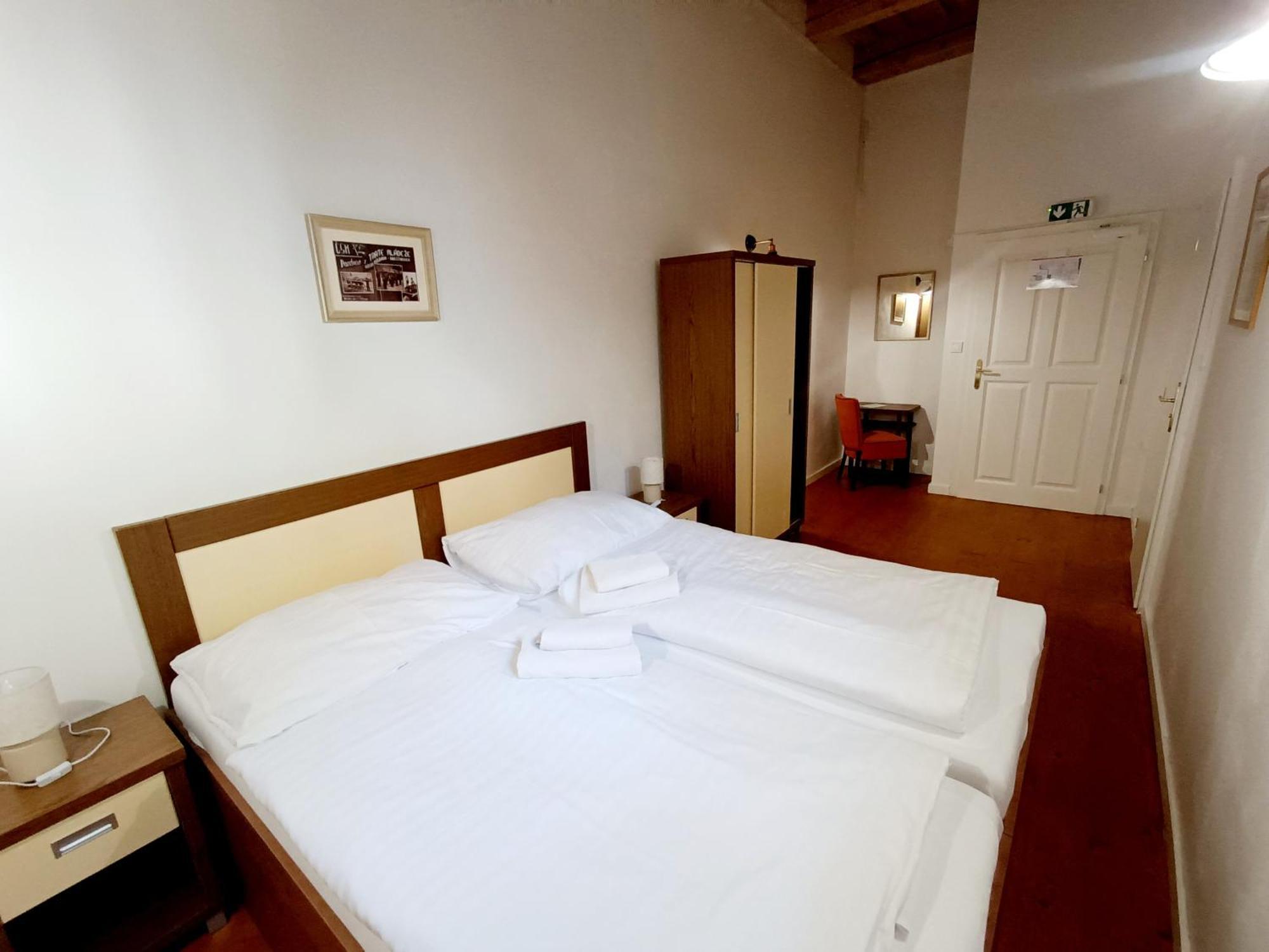 Hostel Cosmopolitan* Banska Stiavnica Exterior photo